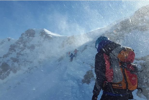 Elbrus dağına qalxmağa çalışan alpinist həlak olub