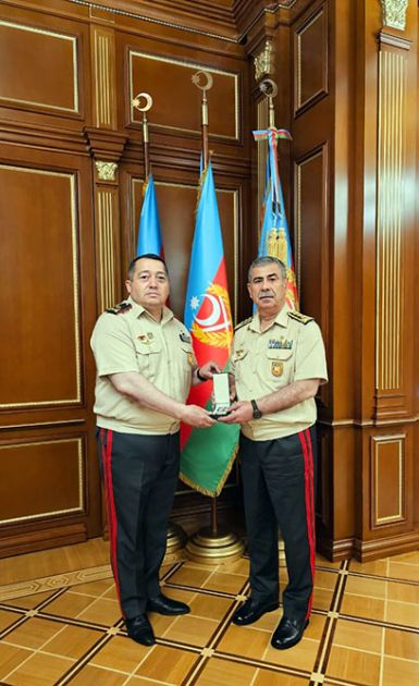 Müdafiə nazirinin müavini və bir qrup hərbi qulluqçu təltif edilib<font color=red> - FOTOLAR</font>