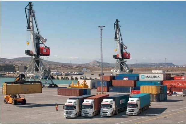 Bakı limanında bu ilin ilk yarısında 61 min TEU konteynerə yaxın yük aşırılıb