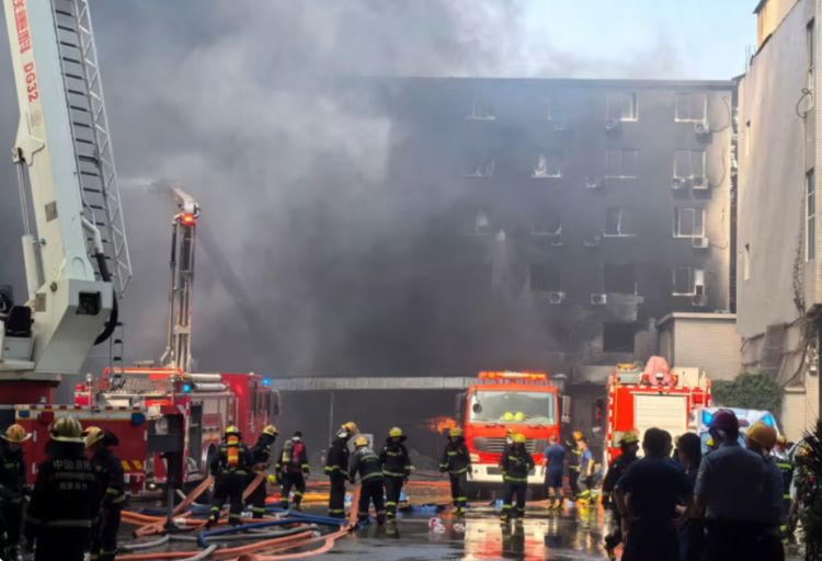 Çində ayaqqabı fabrikində yanğın olub, ölənlər var