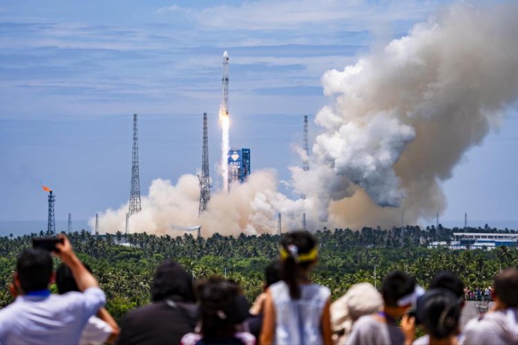 Çinin geri qayıdan “Uzun yürüş 10B” daşıyıcı raketinin ilk uçuşu uğurlu olub