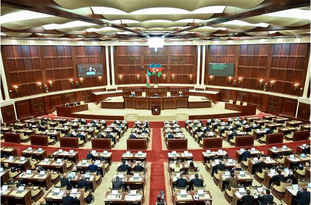 Milli Məclisin növbəti iclası başlayıb, 22 məsələ müzakirə olunacaq