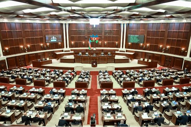 Milli Məclisin növbədənkənar sessiyasının son iclası başlayıb