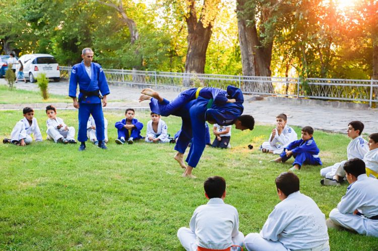 Naxçıvan şəhərində cüdoçuların açıq məşqi təşkil olunub<font color=red> - FOTOLAR</font>