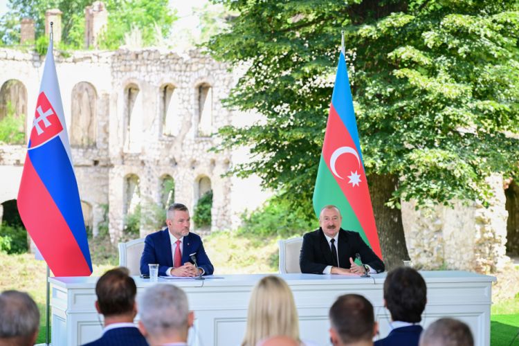 Azərbaycan və Slovakiya prezidentləri mətbuata bəyanatlarla çıxış ediblər<font color='red'> - YENİLƏNİB</font><font color=red> - FOTOLAR</font>