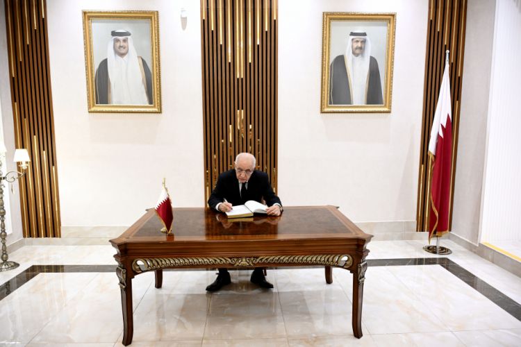 Baş nazir Əli Əsədov Qətərin Azərbaycandakı səfirliyində olub<font color=red> - FOTOLAR</font>