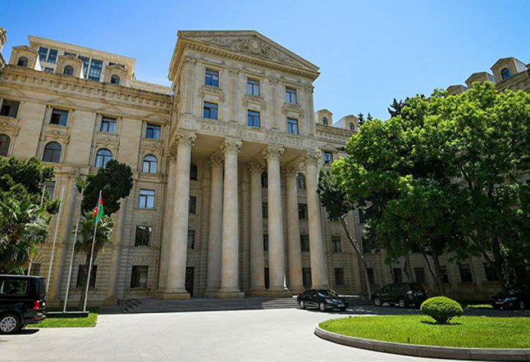 XİN: Odessa sahillərində hücuma məruz qalan gəminin 10 azərbaycanlı heyət üzvü təxliyə edilib