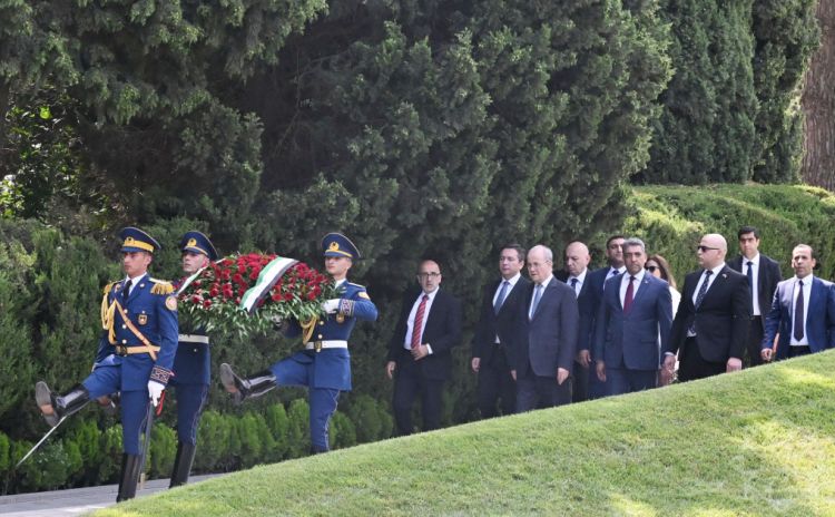 Fələstin dövlətinin Baş naziri Fəxri xiyabanı ziyarət edib<font color=red> - FOTOLAR</font>
