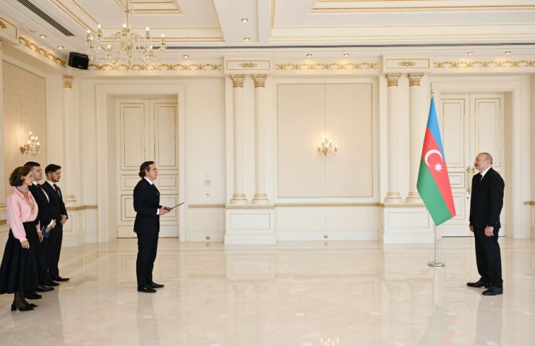 Prezident İlham Əliyev Braziliyanın Azərbaycanda yeni təyin olunmuş səfirinin etimadnaməsini qəbul edib<font color=red> - FOTOLAR</font>