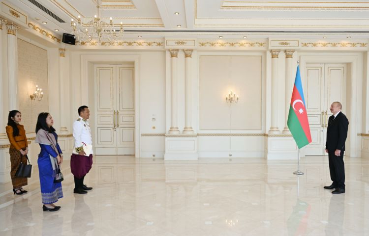 Prezident İlham Əliyev Kambocanın Azərbaycanda yeni təyin olunmuş səfirinin etimadnaməsini qəbul edib<font color=red> - FOTOLAR</font>