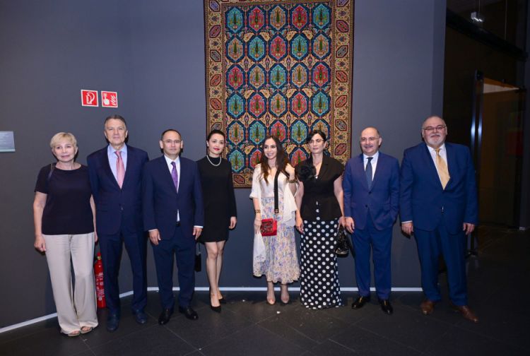 Leyla Əliyeva Budapeştdə “Azərbaycan xalçaları – ənənədən müasir incəsənətə” sərgisinin təqdimatında iştirak edib<font color=red> - FOTOLAR</font>