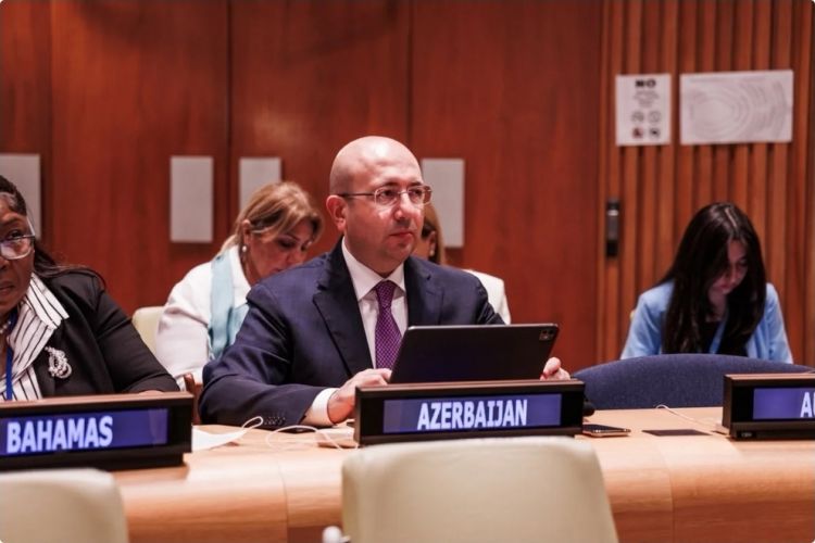 Anar Quliyev Yeni Şəhər Gündəliyinin icrasına dair iclas çərçivəsində panel müzakirələrinə qatılıb