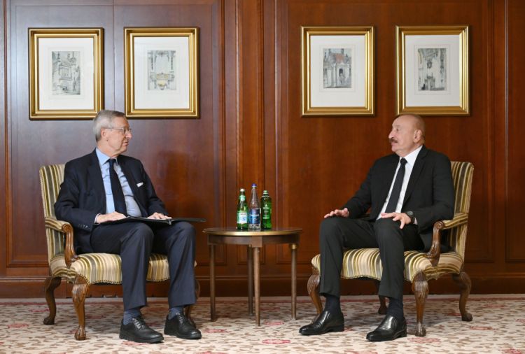 Prezident İlham Əliyev Almaniya İqtisadiyyatının Şərq Komitəsinin sədri Mixael Harms ilə görüşüb<font color=red> - FOTOLAR</font>