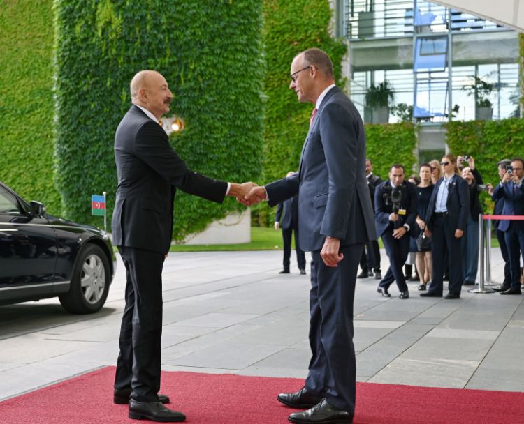 Prezident İlham Əliyevin Berlində rəsmi qarşılanma mərasimi keçirilib<font color=red> - FOTOLAR</font>