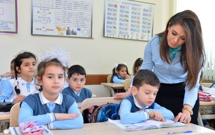Dövlət məktəblərində müəllimlərin geyim tələblərinə riayət olunması hüquqi müstəvidə təsbit edilib