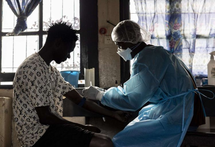 Afrikada Ebola epidemiyasından ölənlərin sayı min nəfəri keçib