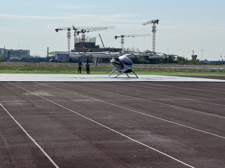 Astanada ilk dəfə aerotaksinin uçuş nümayişi keçirilir<font color=red> - FOTOLAR</font>
