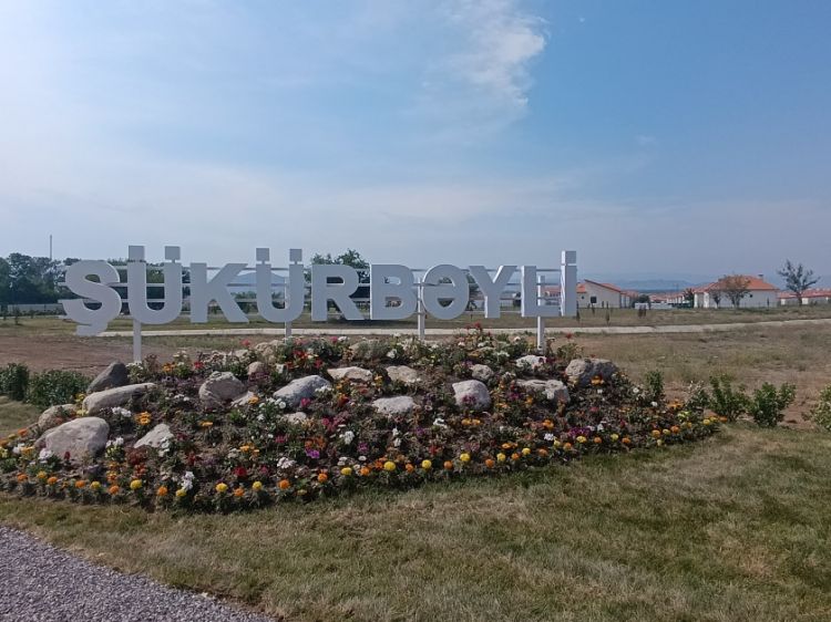 Növbəti köç karvanı Şükürbəyli kəndinə çatıb<font color=red> - FOTOLAR</font>