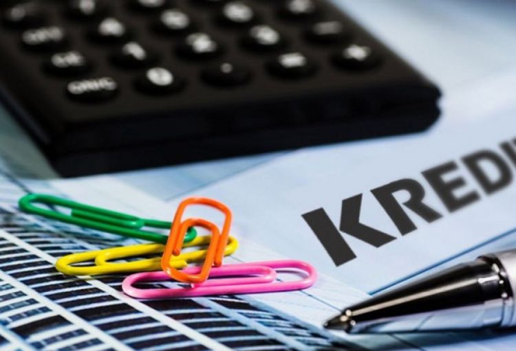 İyunda bankların kredit portfeli 935,5 milyon manat artıb