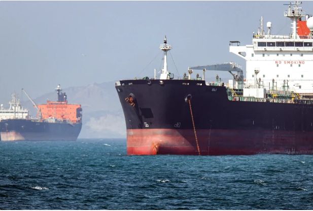 SEPAH: Hörmüz boğazından keçməyə cəhd edən iki tanker zərbələrə məruz qalıb