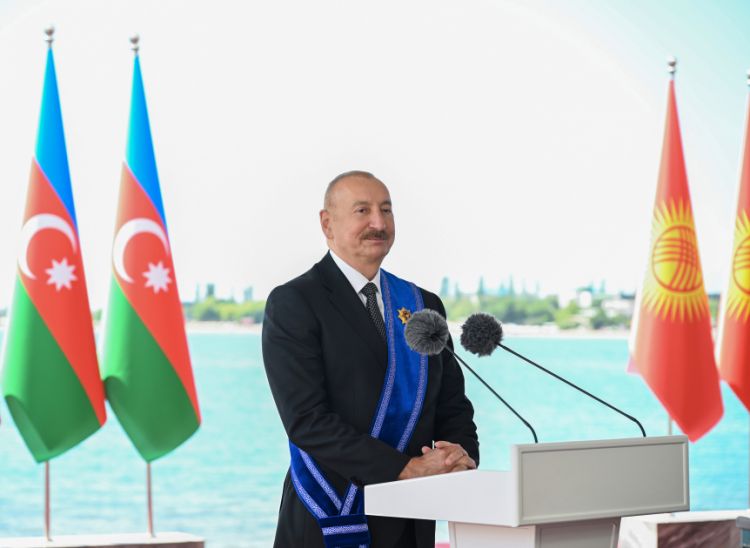 Azərbaycan və Qırğızıstan prezidentləri mətbuata bəyanatlarla çıxış ediblər<font color='red'> - YENİLƏNİB</font><font color=red> - FOTOLAR</font>