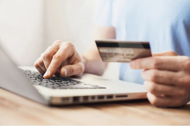 "Card to card" əməliyyatlarına limit qoyulmasının səbəbləri açıqlanıb