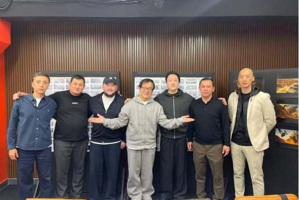 Ceki Çan "Tanrının zirehi 4" filminin çəkilişləri üçün Bakıdadır