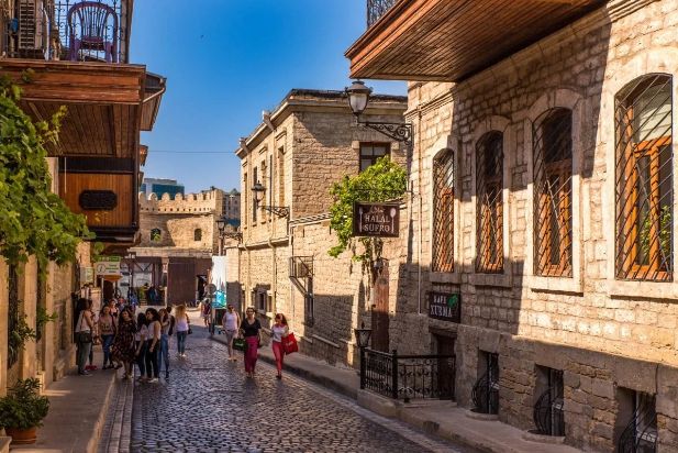 Azərbaycana gələn turistlərin xərcləri 21 % azalıb