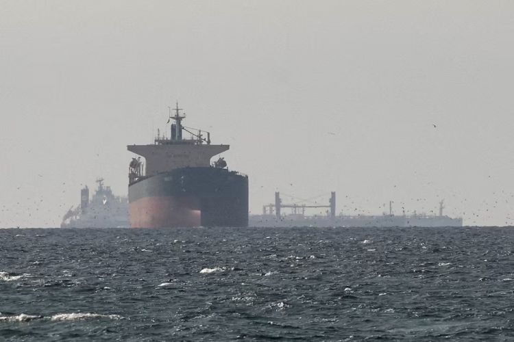 İraq neftini daşıyan tankerlər Hörmüz boğazından keçməyə başlayıb