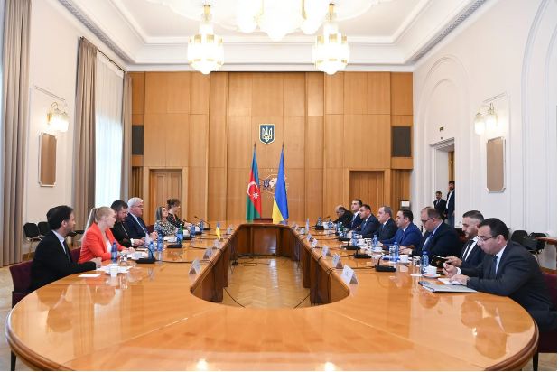 Azərbaycan və Ukrayna XİN başçıları arasında geniş tərkibdə görüş olub<font color=red> - FOTOLAR</font>
