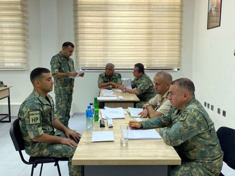 Hərbi qulluqçular məharət dərəcələri üzrə sınaq imtahanlarına cəlb olunublar<font color=red> - FOTOLAR</font>