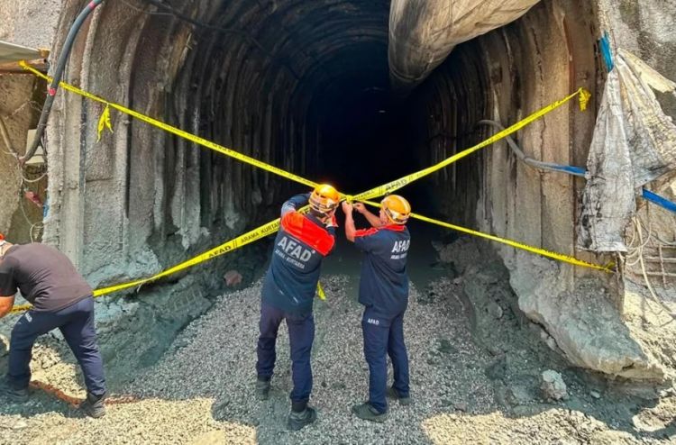 Türkiyədə su xətti tunelində uçqun olub - 1 ölü, 1 yaralı var