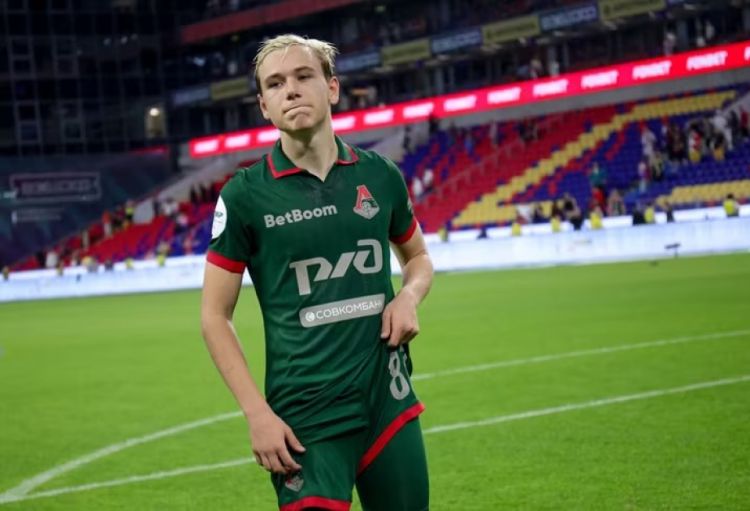 “Qalatasaray” rusiyalı futbolçunun transferi üçün “Lokomotiv”lə anlaşıb