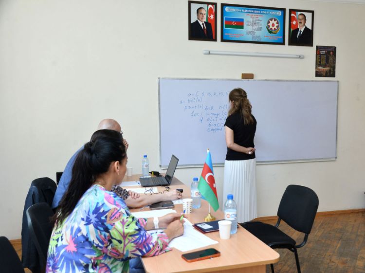 Yeni təmayül tədris modeli üzrə müəllimlərin müsahibələri davam edir<font color=red> - FOTOLAR</font>