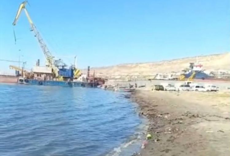 Qazaxıstanda Xəzər dənizində yağ ləkələri aşkarlanıb