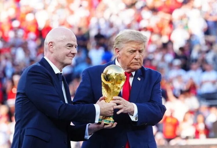 Donald Tramp FIFA-ya xəbərdarlıq edib: Canni İnfantinonun vəzifədən getməsi dəhşətli səhv olacaq