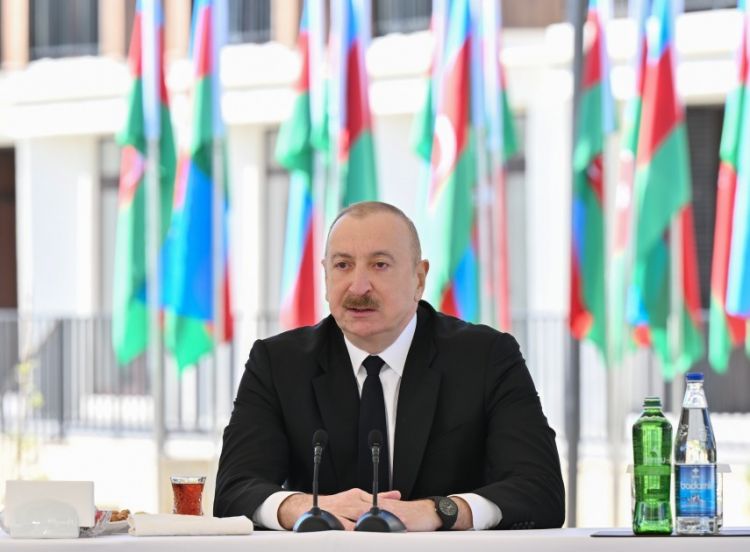 Prezident İlham Əliyev Naxçıvanda elektrik mühərrikli yeni avtobuslara baxıb, dəmir yolu infrastrukturunda aparılan yenidənqurma işləri ilə tanış olub