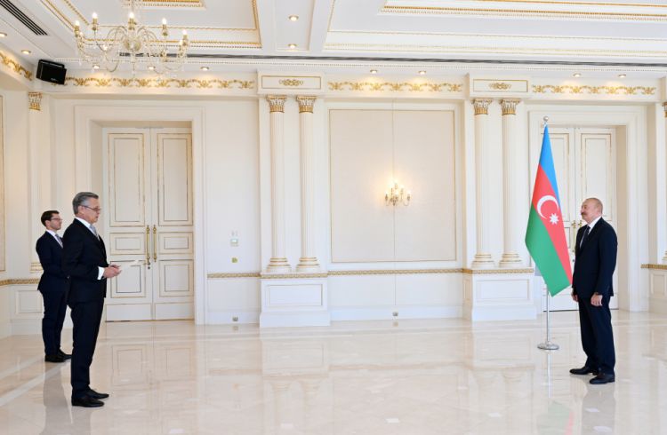 Prezident İlham Əliyev Almaniyanın Azərbaycanda yeni təyin olunmuş səfirinin etimadnaməsini qəbul edib<font color=red> - FOTOLAR</font>