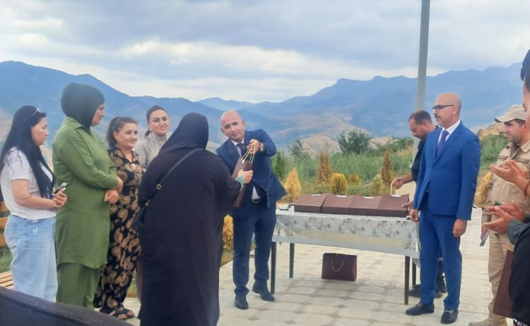 Şuşanın Kiçik Qaladərəsi kəndinə köçən 11 ailəyə mənzillərin açarları təqdim edilib<font color=red> - FOTOLAR</font>