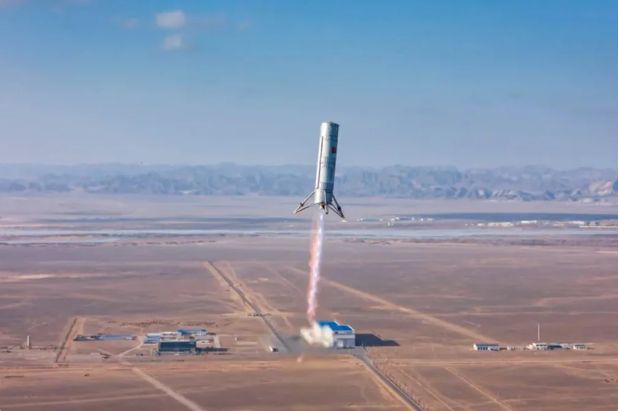 Çin ilk dəfə təkrar istifadə edilən daşıyıcı raketi uğurla yerə endirib