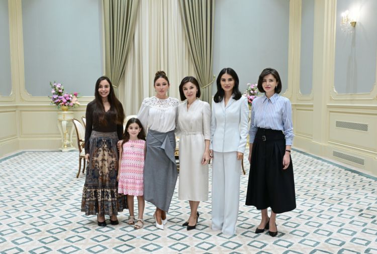 Daşkənddə Azərbaycanın və Özbəkistanın birinci xanımlarının çay masası əsnasında təkbətək görüşü olub<font color=red> - FOTOLAR</font>