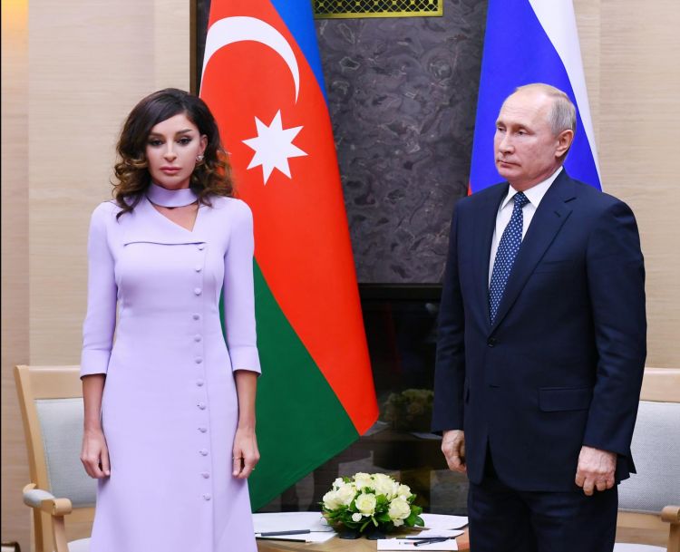 Vladimir Putin Mehriban Əliyevanı təbrik edib