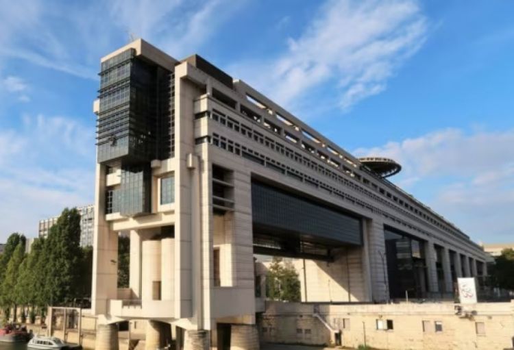Paris üçün kritik gün: “Fitch Ratings” Fransanın kredit reytinqini yenidən nəzərdən keçirir