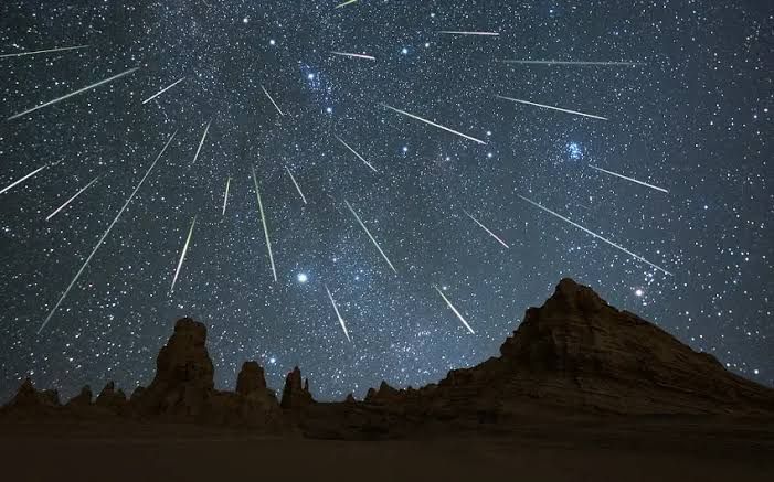 BDU-nun Astrofizika kafedrası: Sentyabrın 5-dək Aurigid meteor yağışı olacaq