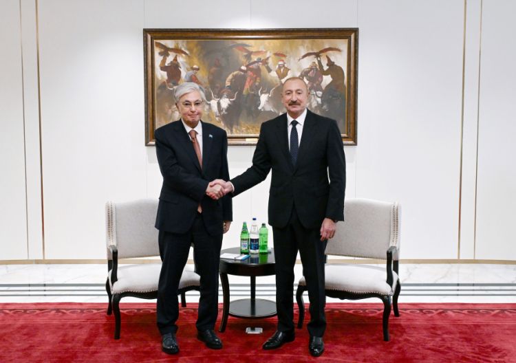 Azərbaycan Prezidenti İlham Əliyevin Bişkekdə Qazaxıstan Prezidenti ilə görüşü olub<font color=red> - FOTOLAR</font>