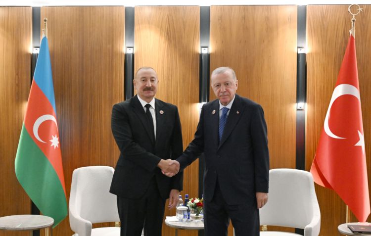Prezident İlham Əliyevin Bişkekdə Türkiyə Prezidenti Rəcəb Tayyib Ərdoğanla görüşü olub<font color='red'> - YENİLƏNİB</font><font color=red> - FOTOLAR</font>