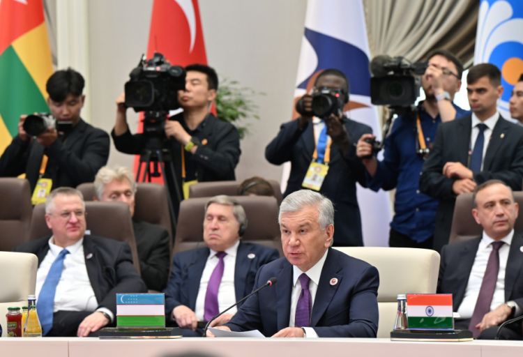 Şavkat Mirziyoyev ŞƏT ölkələrinin dəmir yollarının inteqrasiyası üzrə Şura yaradılmasını təklif edib