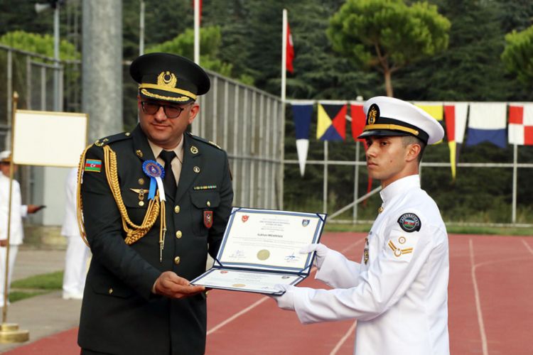 Türkiyədə təhsilini bitirən Azərbaycan Ordusunun hərbi qulluqçularına diplomlar təqdim edilib