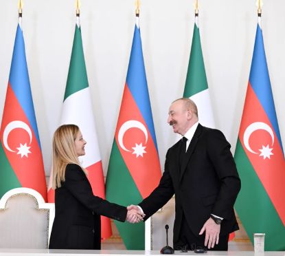 İlham Əliyev Corcia Melonini ən uzun müddətli vəzifədə olması münasibəti ilə təbrik edib