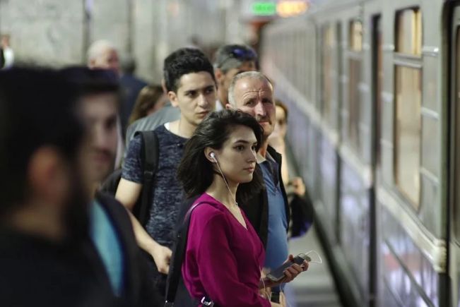 Avqustda Bakı metrosu ilə sərnişindaşıma 12 %-dən çox azalıb